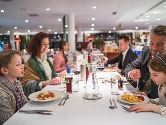 Kinderhotel: Abendessen im Aldiana Club Salzkammergut - Aldiana Club Salzkammergut & GrimmingTherme