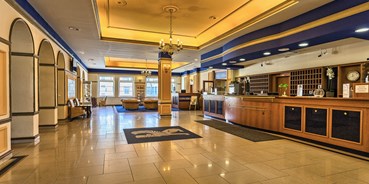 Familienhotel - Region Reichenberg - Rezeption und Lobby - WELLNESS HOTEL BABYLON