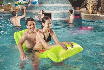 Kinderhotel: Pool im Aquapark - WELLNESS HOTEL BABYLON