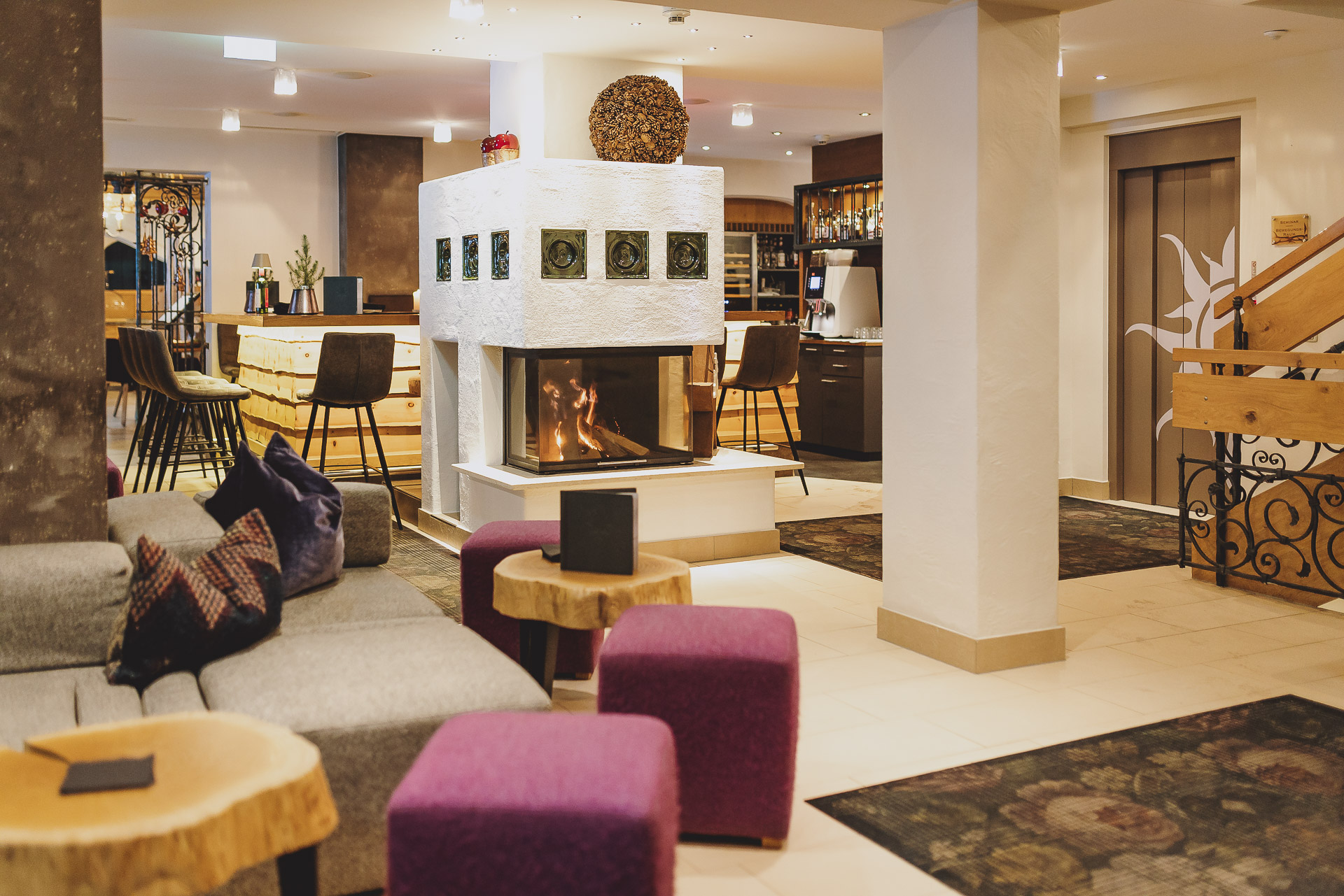 Kinderhotel: Lobby mit Bar - ALL INCLUSIVE Hotel DIE SONNE****s - Hotel | Umgebung