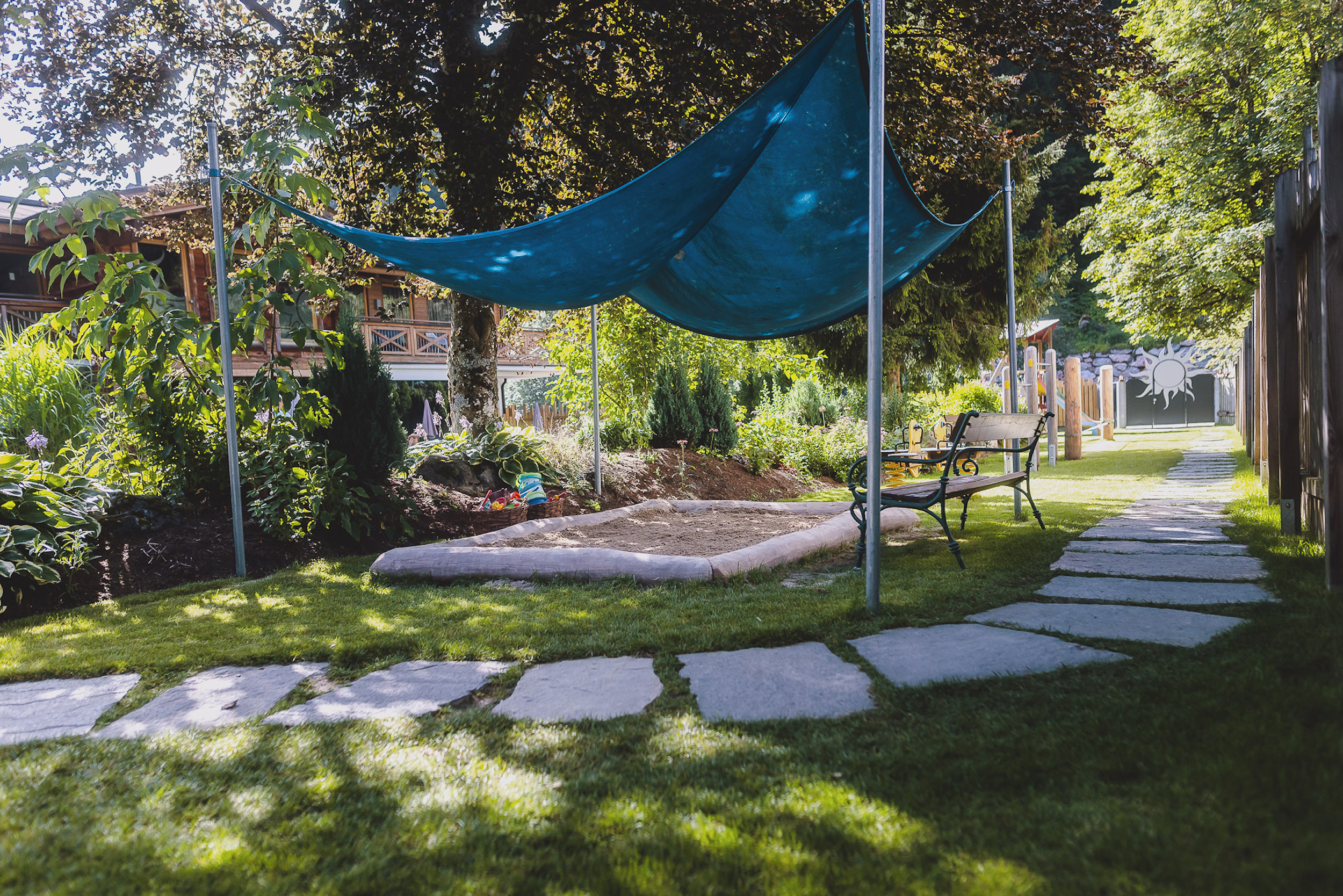 Kinderhotel: Garten mit Sandkiste - ALL INCLUSIVE Hotel DIE SONNE****s - Spielen | Entdecken