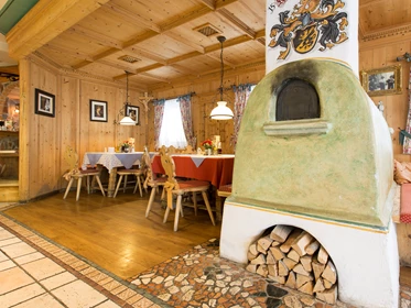 Kinderhotel: Restaurant "Alt Seefeld" - Das Kaltschmid - Familotel Tirol