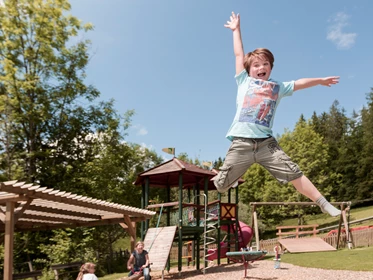 Kinderhotel: Spielplatz - Ebner's Waldhof am See