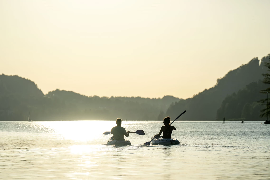 Kinderhotel: Kajakfahren am Fuschlsee - Ebner's Waldhof am See