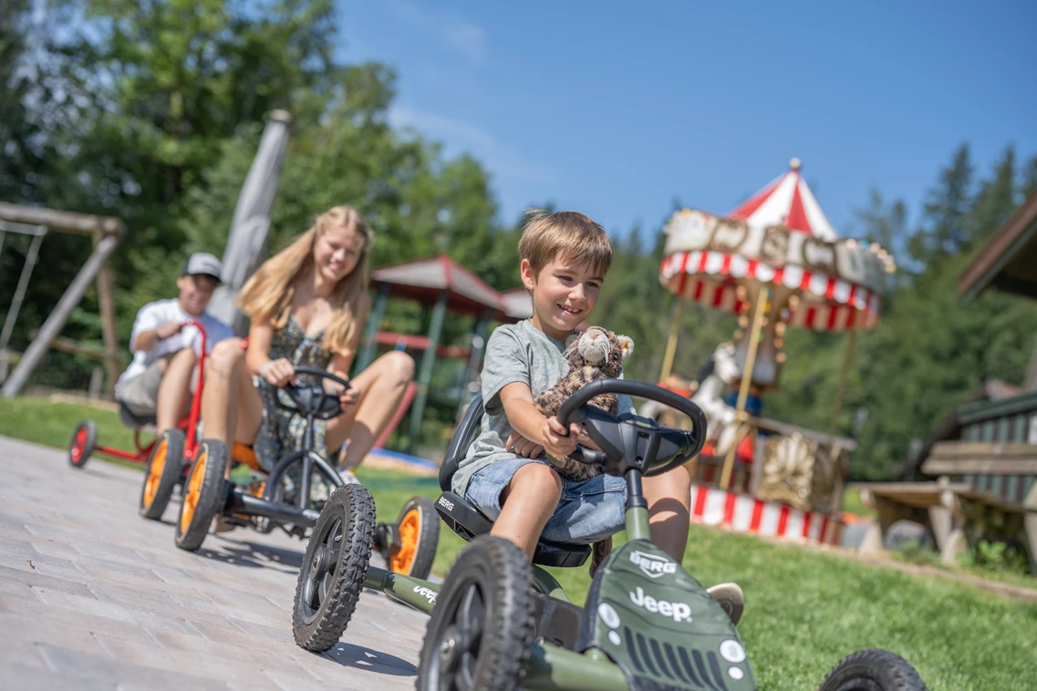 Kinderhotel: Rennstrecke am Rösslstall - Ebner's Waldhof am See