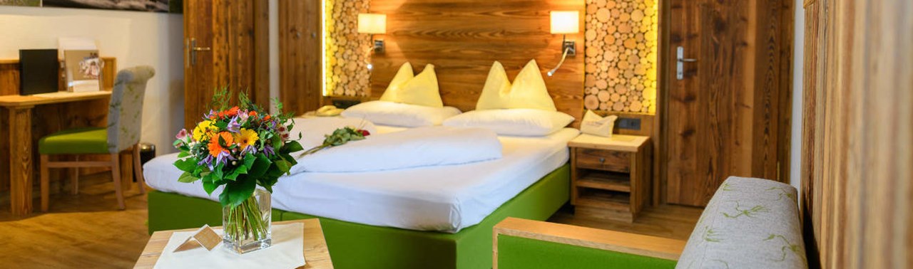Alpenpark Resort Seefeld Zimmerkategorien Familienzimmer mit Balkon – Haus Dreitorspitze