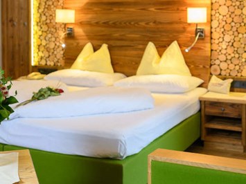 Alpenpark Resort Seefeld Zimmerkategorien Familienzimmer mit Balkon – Haus Dreitorspitze