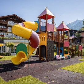 Kinderhotel: Spielplatz - Alpenpark Resort Seefeld