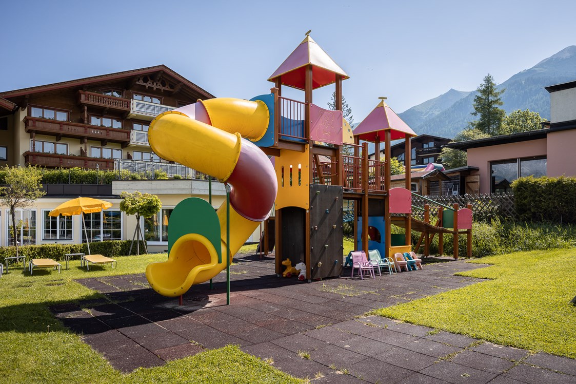 Kinderhotel: Spielplatz - Alpenpark Resort Seefeld