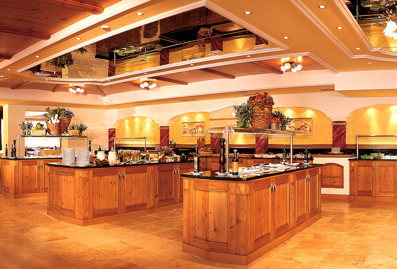 Kinderhotel: Speisesaal _ Buffet - Alpenpark Resort Seefeld