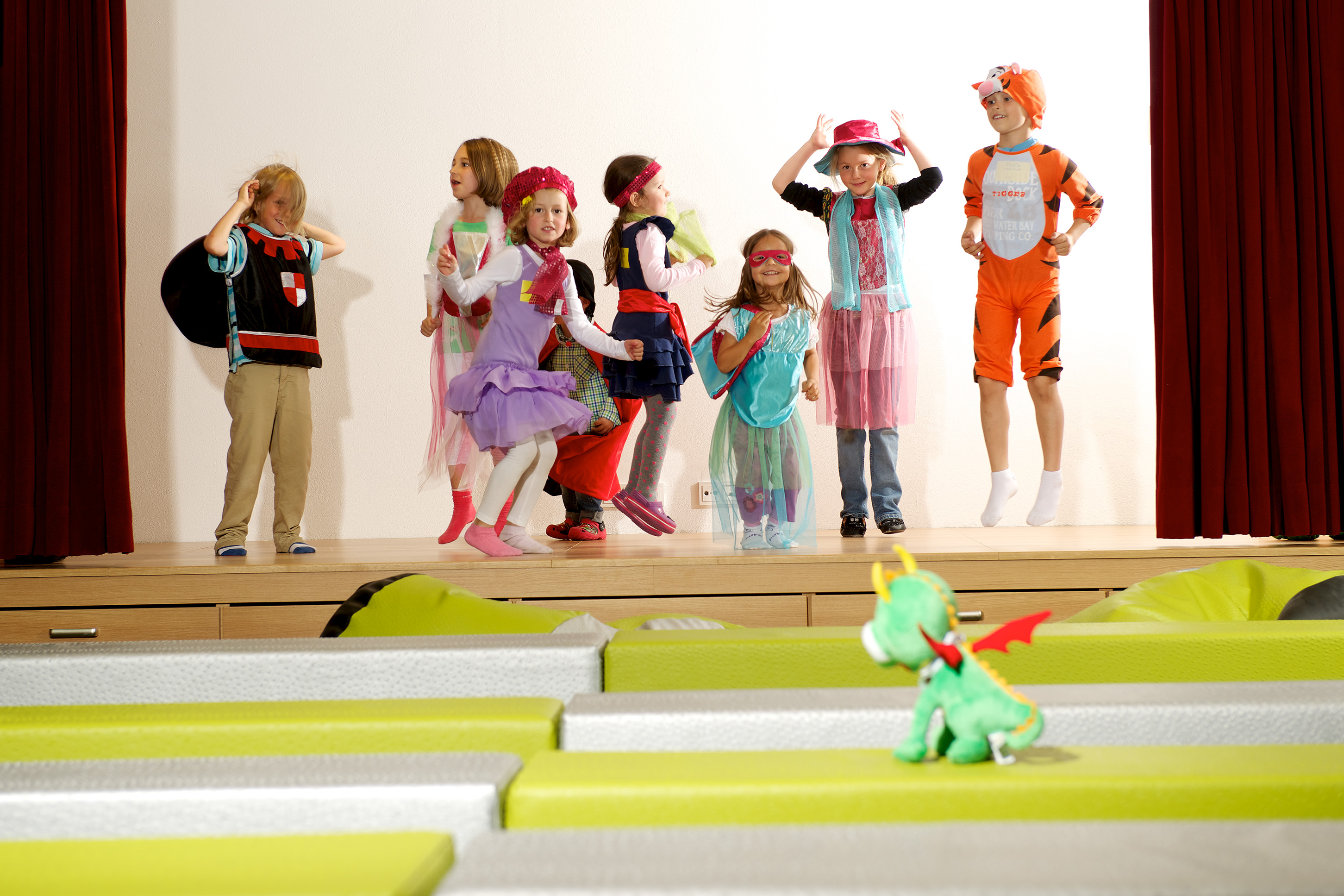 Kinderhotel: Kinderclub_4_Bühne - Alpenpark Resort Seefeld