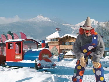 Kinderhotel: Confetti und unser Pistenflitzer - Tirolerhof Familotel Zugspitze