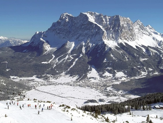 Kinderhotel: toller Ausblick vom Grubigstein - Tirolerhof Familotel Zugspitze