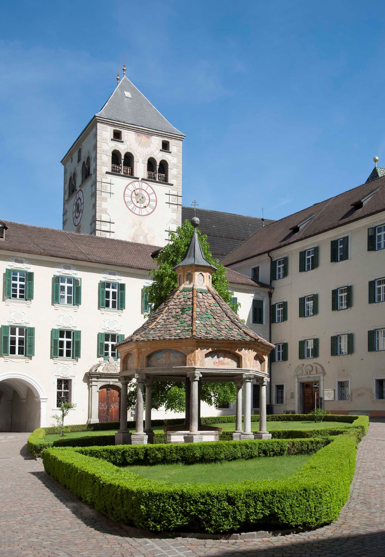 Hotel Masl Ausflugsziele Das Augustiner Chorherrenstift Neustift mit Kloster Neustift (30 Min)