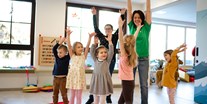 Familienhotel - Kinderwagenverleih - PLZ 5582 (Österreich) - Tolle Kinderbetreuung mit Bewegungsspielen  - Bliems Familienhotel**** Schladming