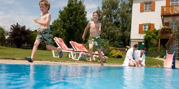Familienhotel - Oststeiermark - Schwimmbad vom Ballonhotelmit kleinem Innen und großem Außenbecken - Ballonhotel