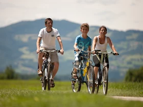 Kinderhotel: Radfahren beim Ballonhotel - Ballonhotel