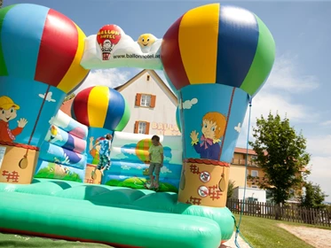 Kinderhotel: Hüpfburg im Ballonhotel - Ballonhotel