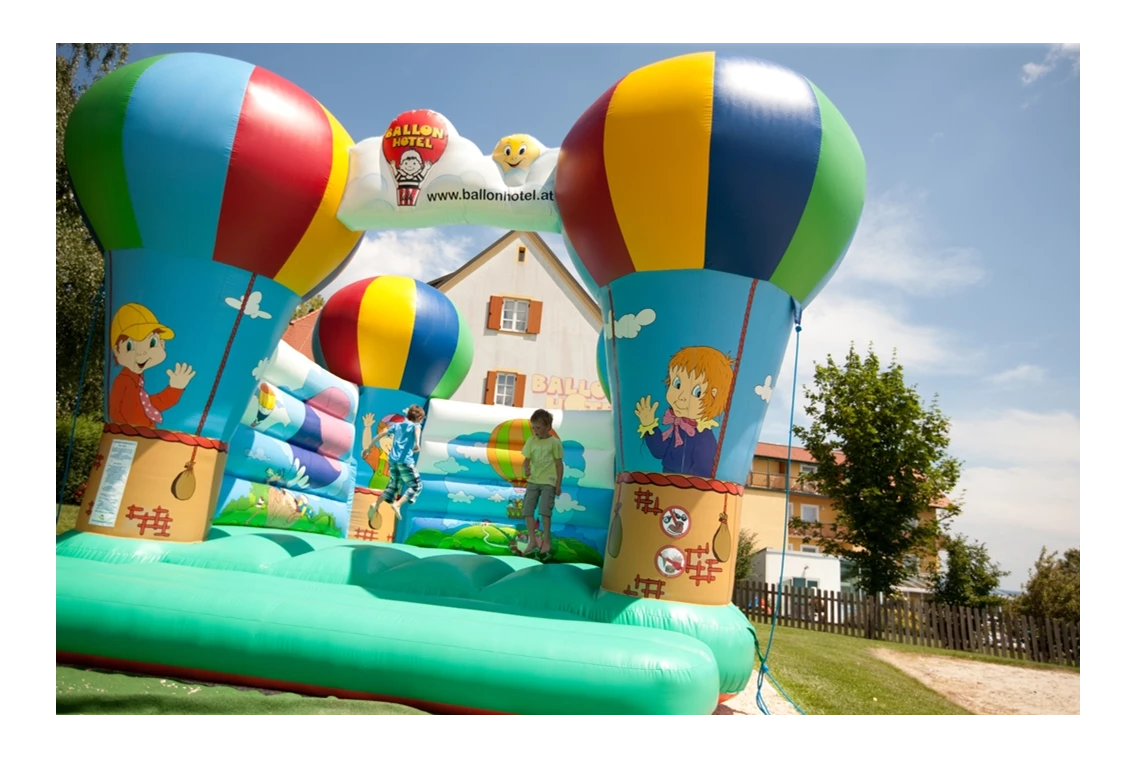 Kinderhotel: Hüpfburg im Ballonhotel - Ballonhotel