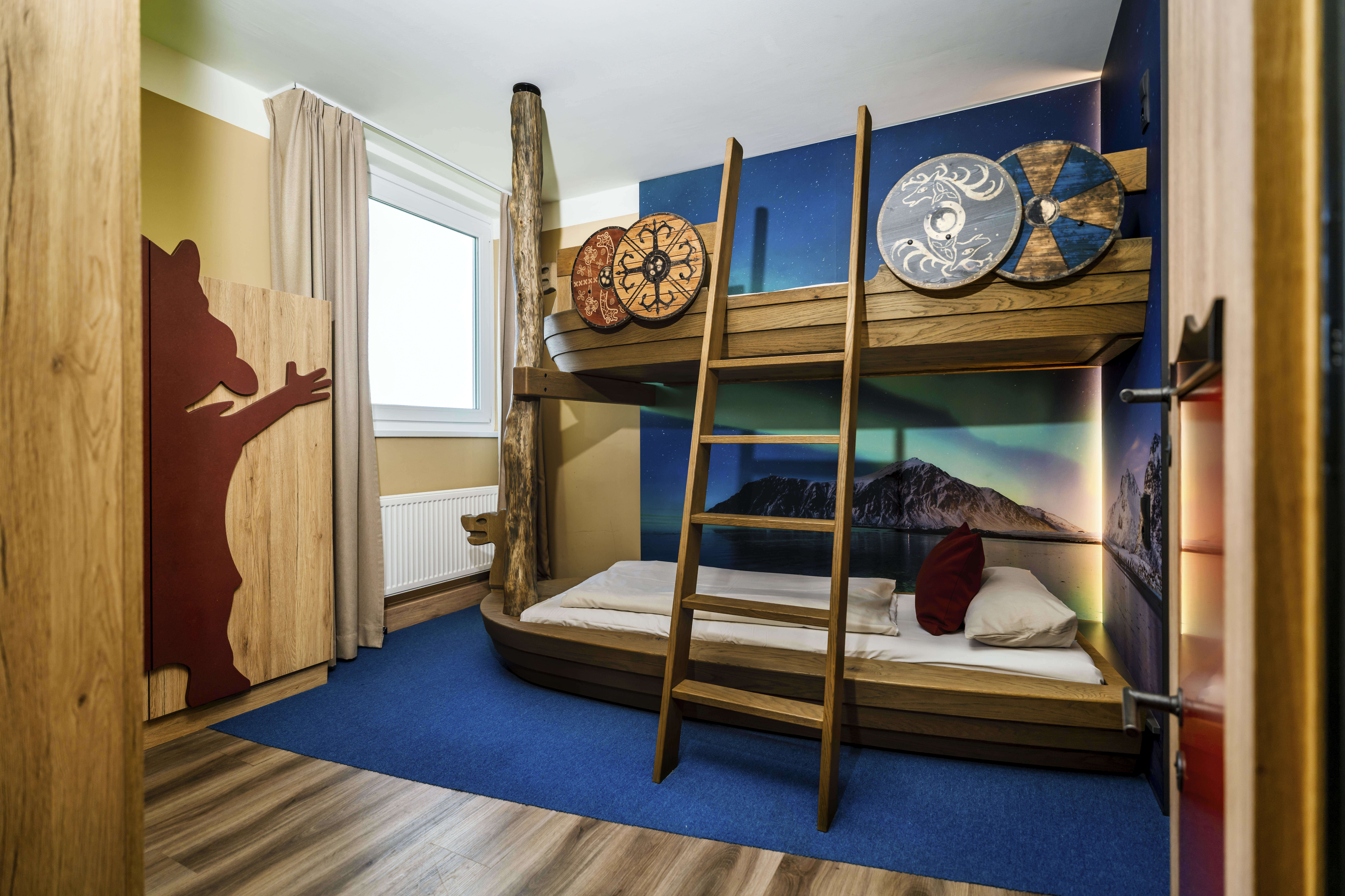 Kinderhotel: Etagenbett Familiensuite - Damp Ostsee Resort & Ferienpark - Hotel | Umgebung, Wohnen | Schlafen