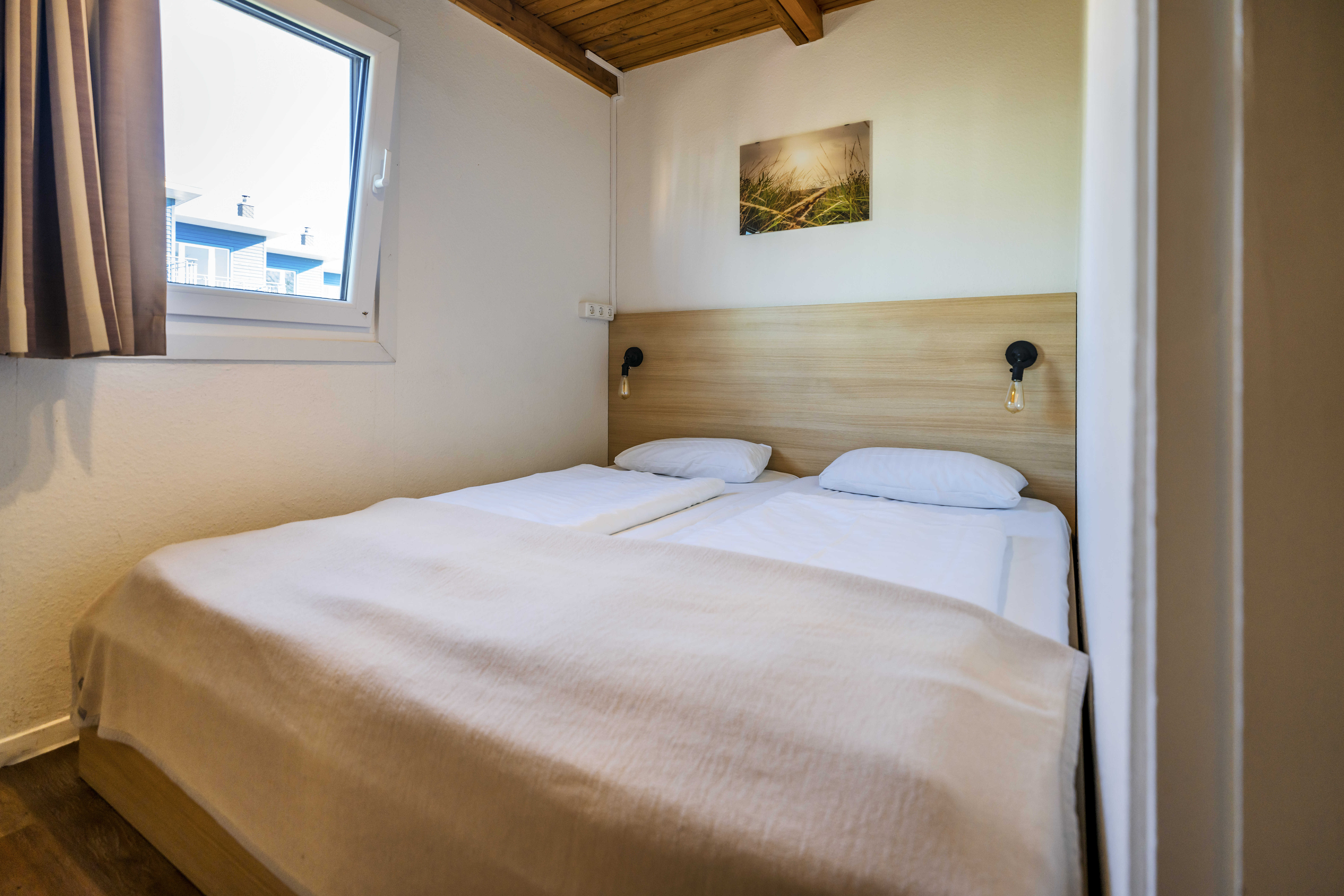 Kinderhotel: Schlafzimmer Blockhaus - Damp Ostsee Resort & Ferienpark - Hotel | Umgebung, Wohnen | Schlafen