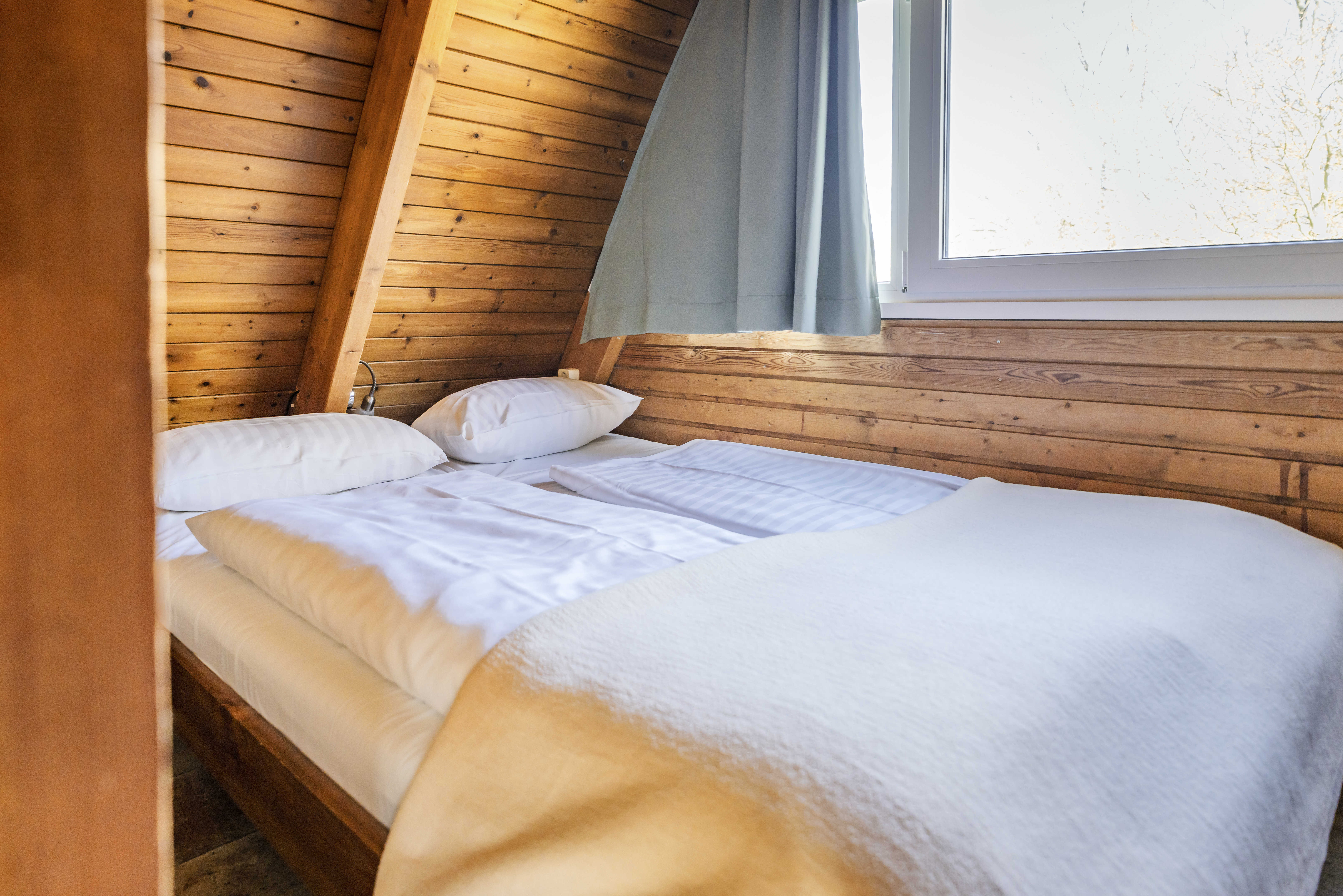 Kinderhotel: Schlafzimmer Nurdachhaus - Damp Ostsee Resort & Ferienpark - Hotel | Umgebung, Wohnen | Schlafen