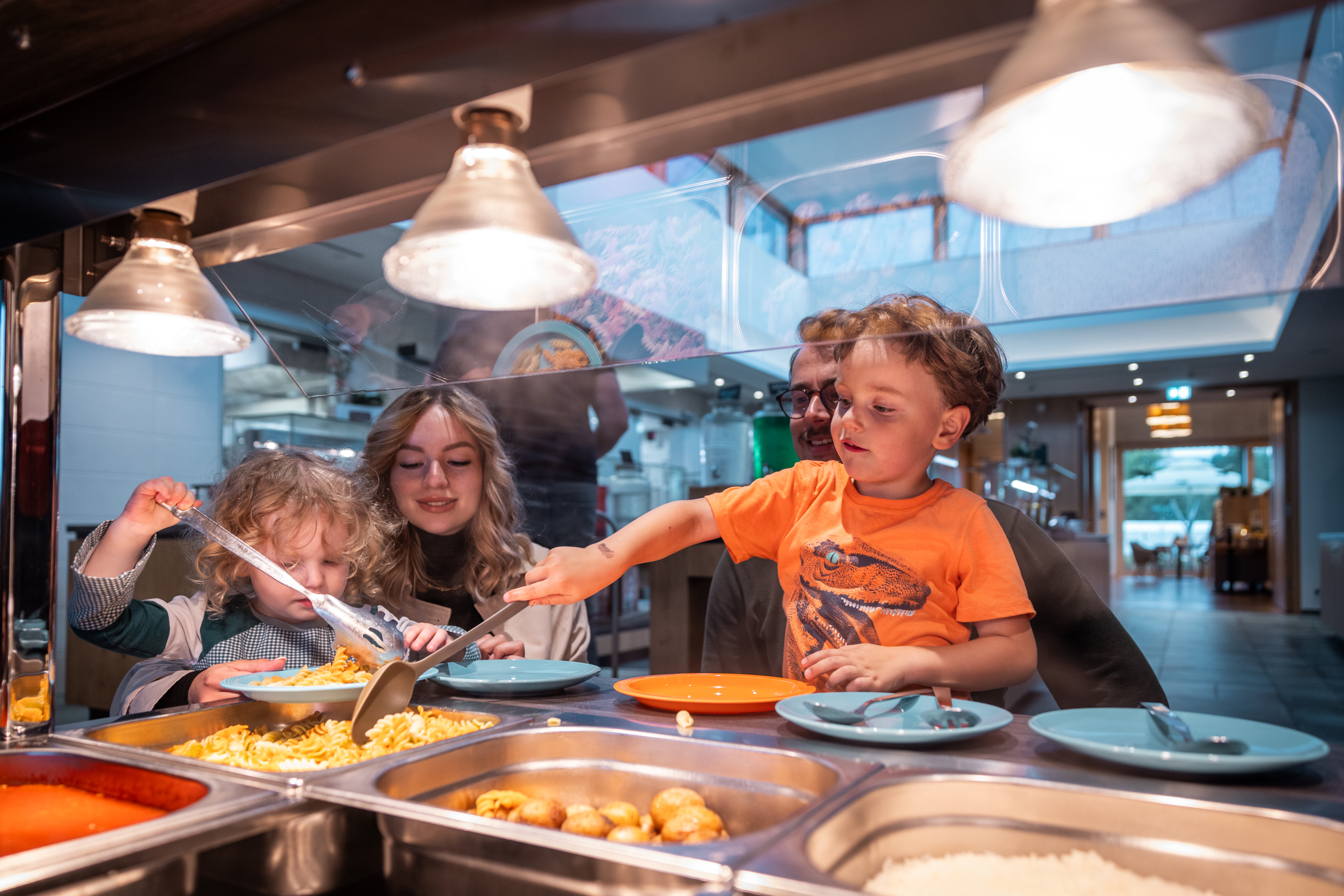 Kinderhotel: Kinderbuffet im Buffetrestaurant "Gute Stube" - Trixi Park - Familienurlaub im Zittauer Gebirge