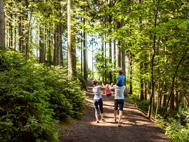 Kinderhotel: Wanderung  - Hotel Am Bühl