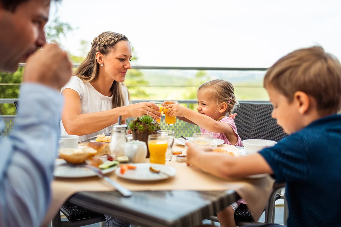 Kinderhotel: Frühstück  - Hotel Am Bühl