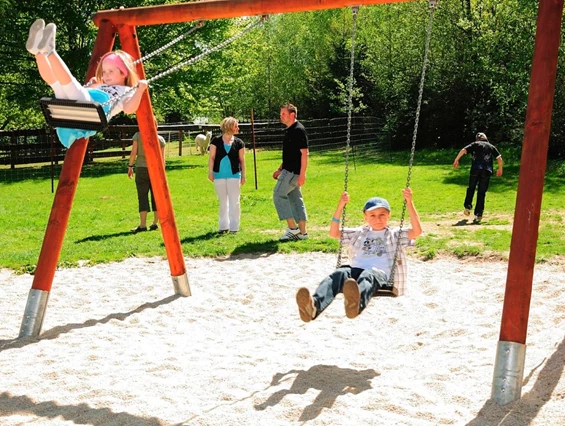 Kinderhotel: Spielplatz - Hotel Am Bühl