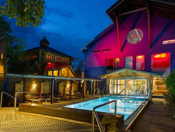 Kinderhotel: Außenbecken Badegärten - Hotel Am Bühl