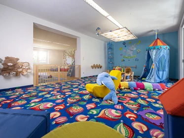 Kinderhotel: Kleinkindspielbereich - Hotel Am Bühl