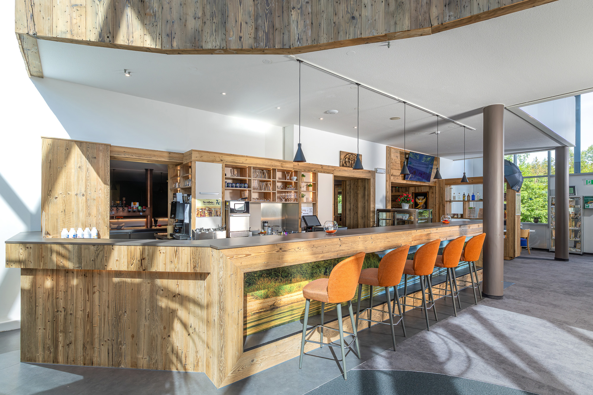 Kinderhotel: Tagesbar / Lobby - Hotel Am Bühl - Hotel | Umgebung