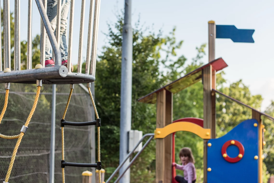 Kinderhotel: Spielplatz - Göbel's Hotel Rodenberg