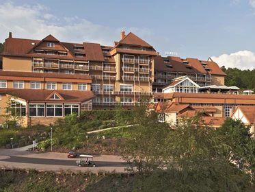 Kinderhotel: Außenansicht - Göbel's Hotel Rodenberg