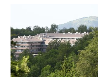 Kinderhotel: Falkensteiner Hotel Stara Planina - schönes Haus von Bäumen umgeben - Hotel Stara Planina