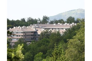 Kinderhotel: Falkensteiner Hotel Stara Planina - schönes Haus von Bäumen umgeben - Hotel Stara Planina