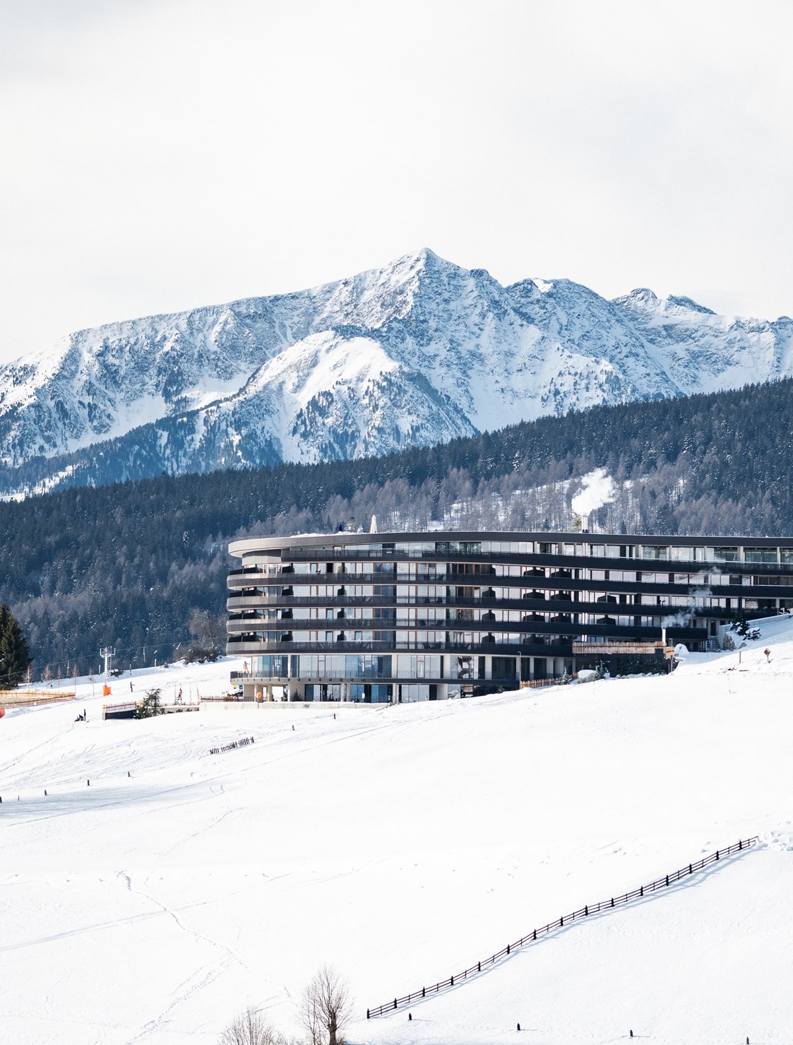 Familienhotel: Man munkelt, dass es in Südtirol einen besonderen Ort gibt: ein ganz und gar magisches Fleckchen Erde, mit einem neuen 5-Sterne-Familienhotel in Meransen in Südtirol. - Familienhotel Familiamus