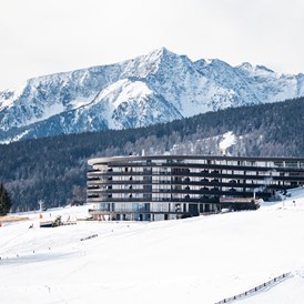 Familienhotel: Man munkelt, dass es in Südtirol einen besonderen Ort gibt: ein ganz und gar magisches Fleckchen Erde, mit einem neuen 5-Sterne-Familienhotel in Meransen in Südtirol. - Familienhotel Familiamus