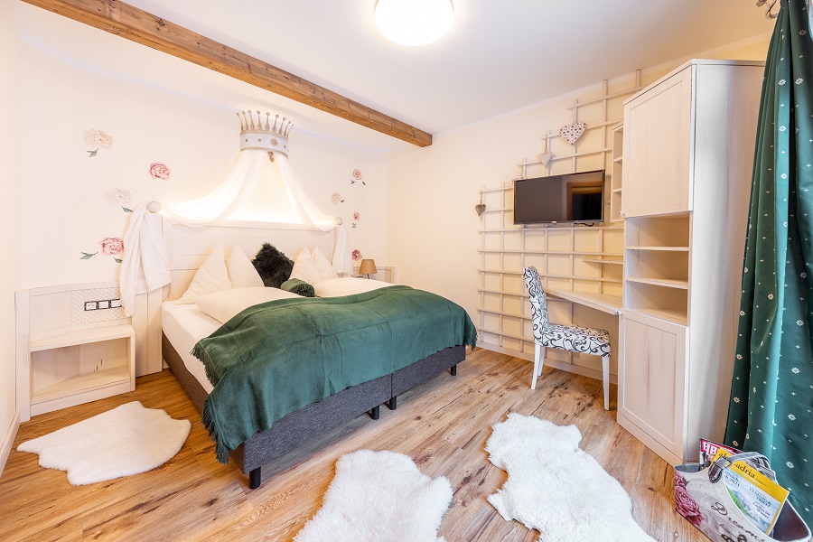 Kinderhotel: Smileys Fluss Chalet Lieserrauschen
Rosenzimmer  - Smiley’s Kinderhotel 