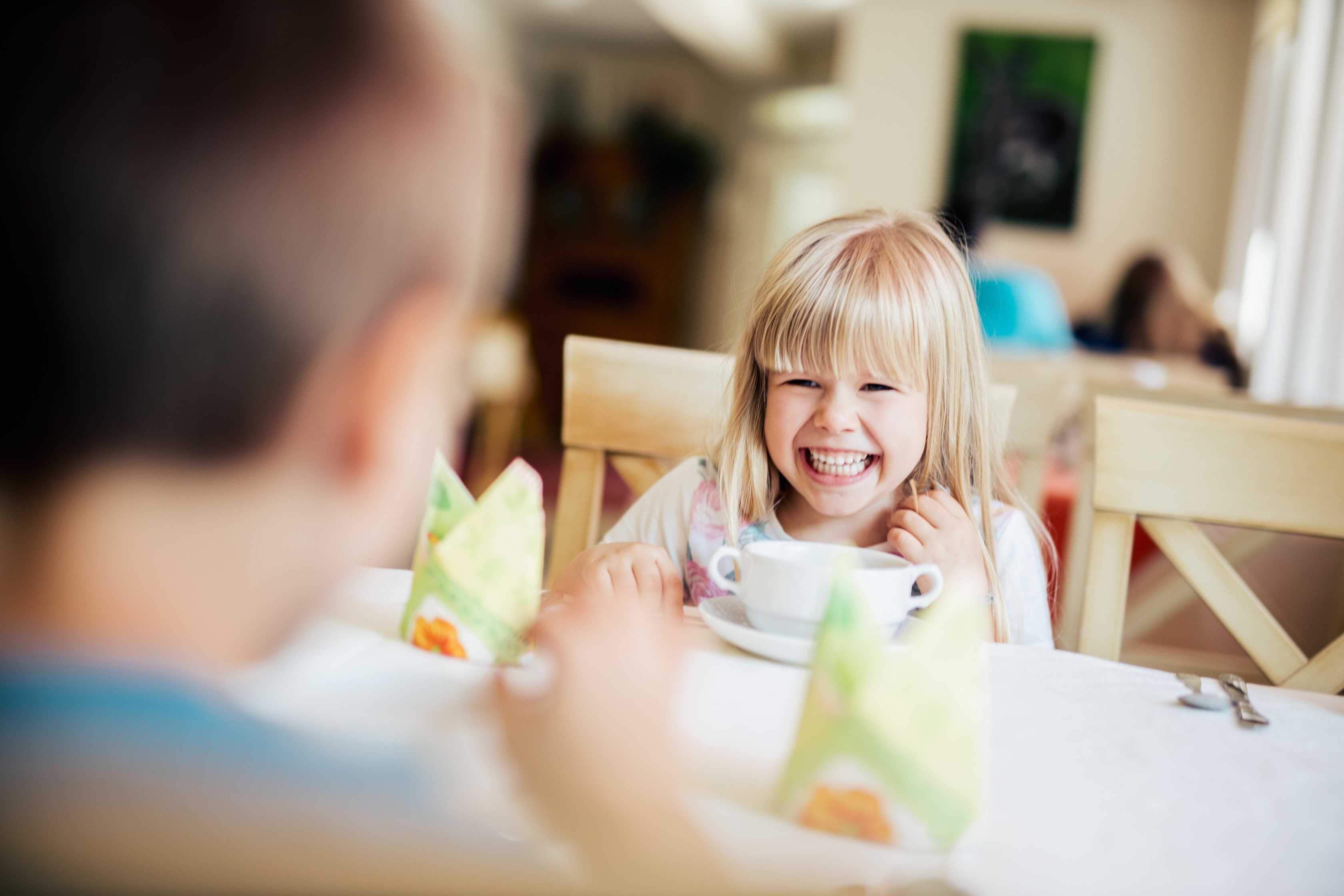 Familienhotel - Verpflegung: Frühstück - Amberg (Fresach) - Smile mal - bei dem Essen fällt das nicht schwer - Smiley’s Kinderhotel 