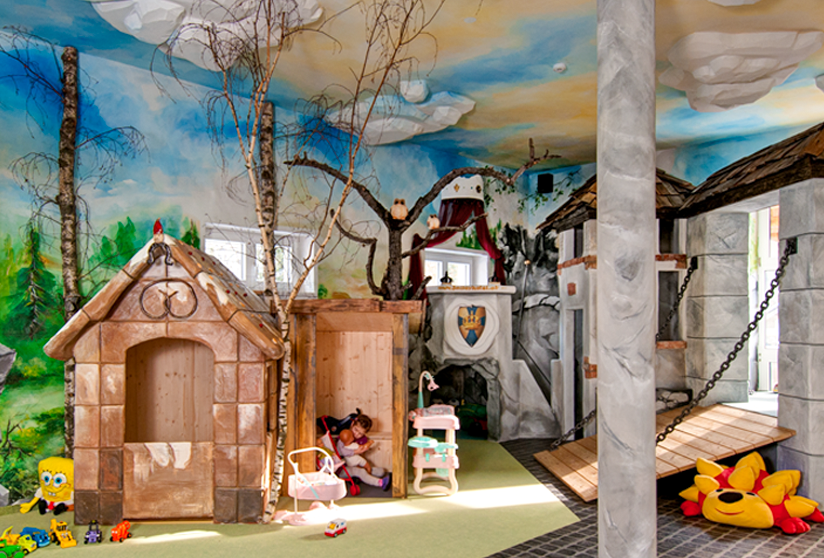 Kinderhotel: Indoor-Ritterburg mit Rapunzelturm und Rüchzugsorten - Smiley’s Kinderhotel 