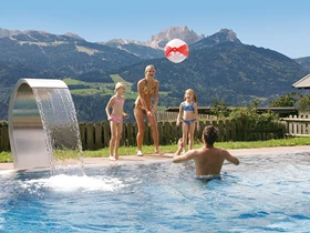 Kinderhotel: nawu_apartments_Panoramapool_Familieurlaub_Sommerurlaub_Nassfeld_Presseggersee - nawu apartments