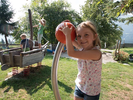 Kinderhotel: nawu_apartments_Spielplatz_Familieurlaub_Sommerurlaub_Nassfeld_Presseggersee - nawu apartments