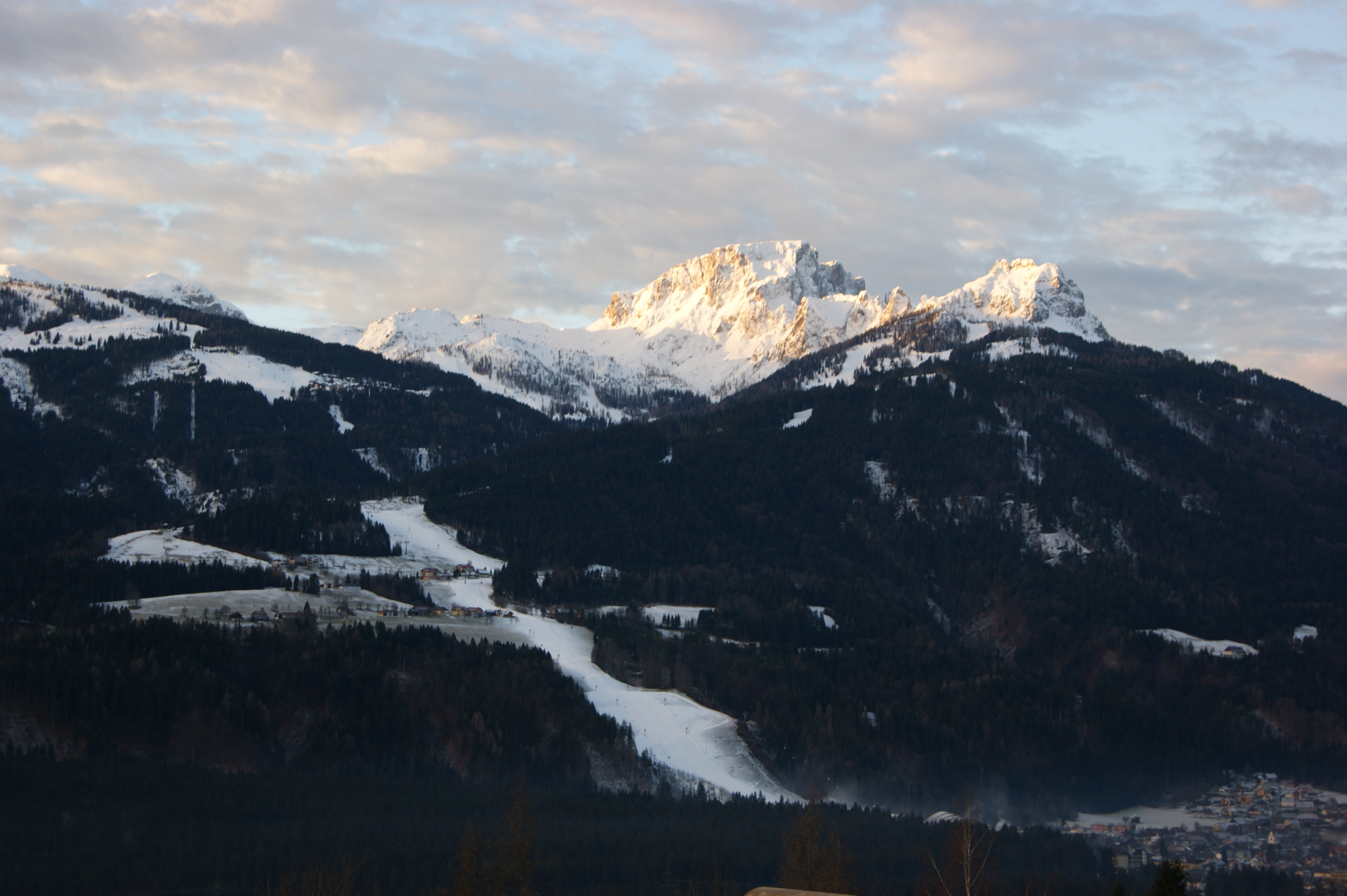 Kinderhotel: Blick auf das Skigebiet Nassfeld - nawu apartments & Restaurant