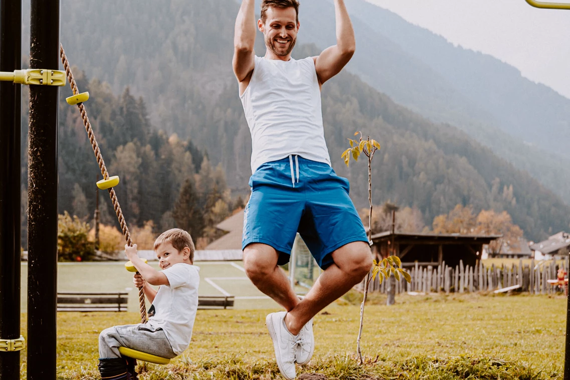 Kinderhotel: Wie der Papa - so der Sohn! ☺️ - Hotel Bergschlössl