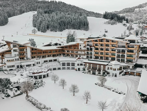 Kinderhotel: Außenansicht Winter - Sporthotel Ellmau