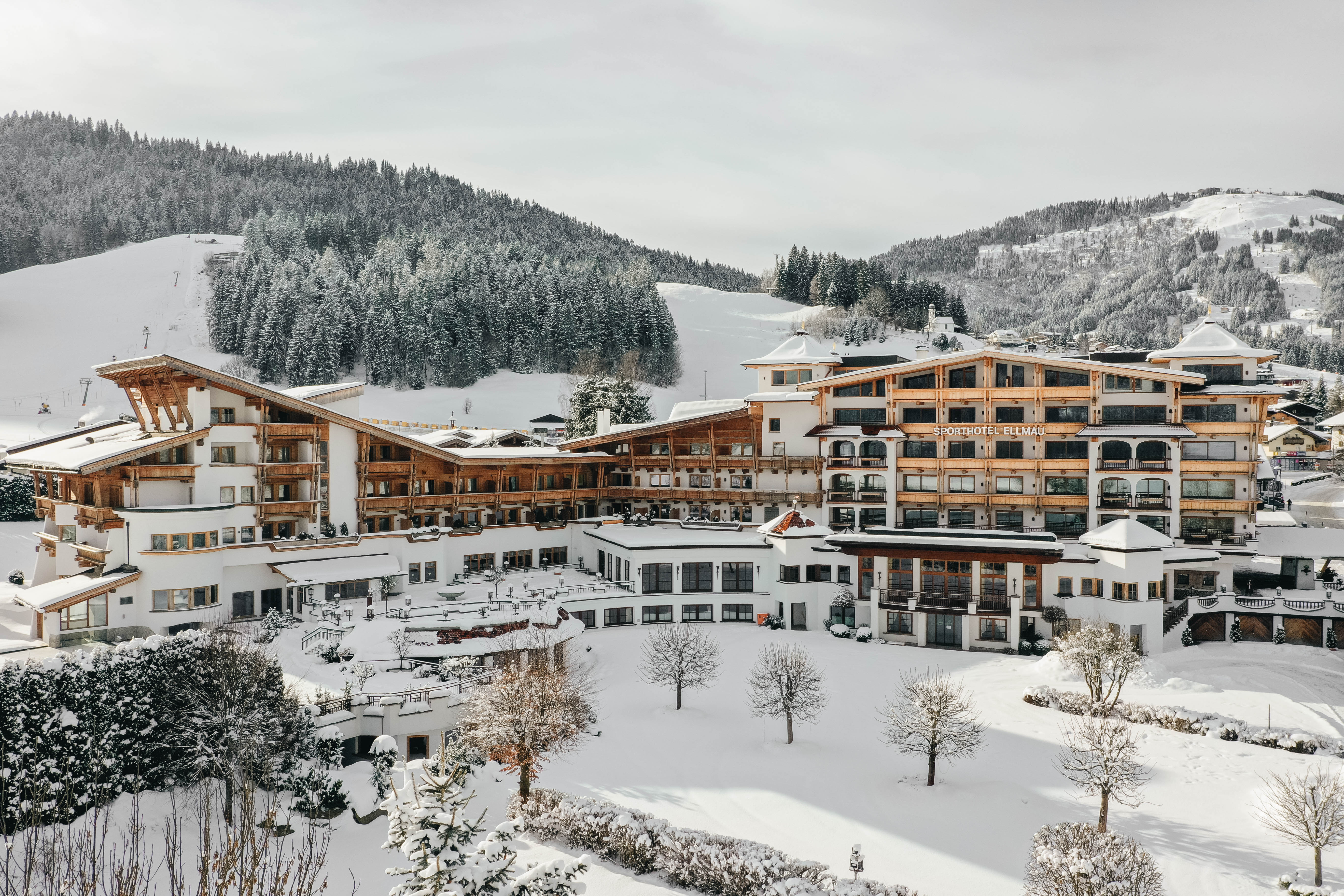 Familienhotel - Sauna - Kolbermoor - Außenansicht Winter - Sporthotel Ellmau
