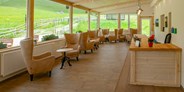 Familienhotel - Keutschach - Neuer Rezeptionsbereich mit wunderschönem Panoramablick - Familienhotel Schneekönig