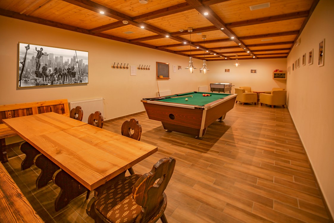 Familienhotel: Billiardtisch und Tischfußball - Familienhotel Schneekönig
